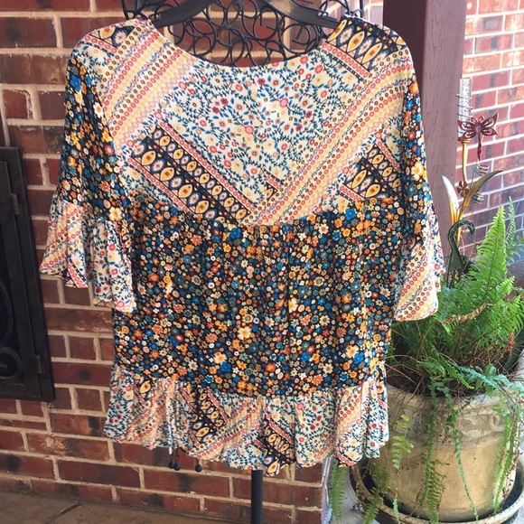 BCBG Generation Floral Cross Front Ruffle Trim Top - Picture 5 of 6